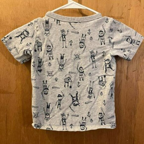 ❤️‍🔥❤️‍🔥🐻Size 4T - Carter - Gray Short Sleeve Pirate Tee - Picture 5 of 7